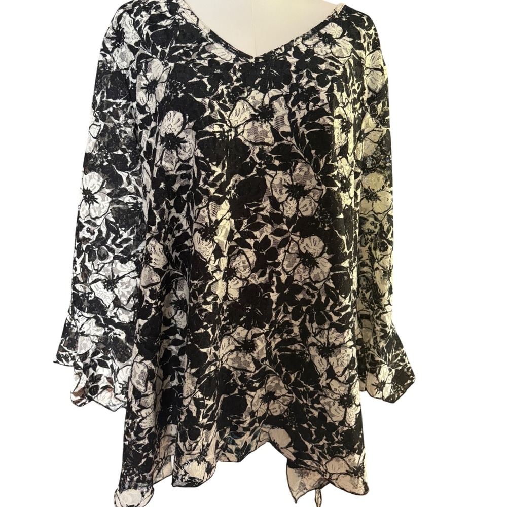 BIYAYCDA Woman Black White Floral Lace Tunic Bell Sleeve V-Neck Top 3X